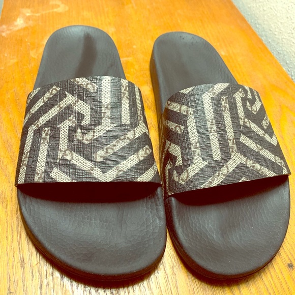 gucci caleido slides